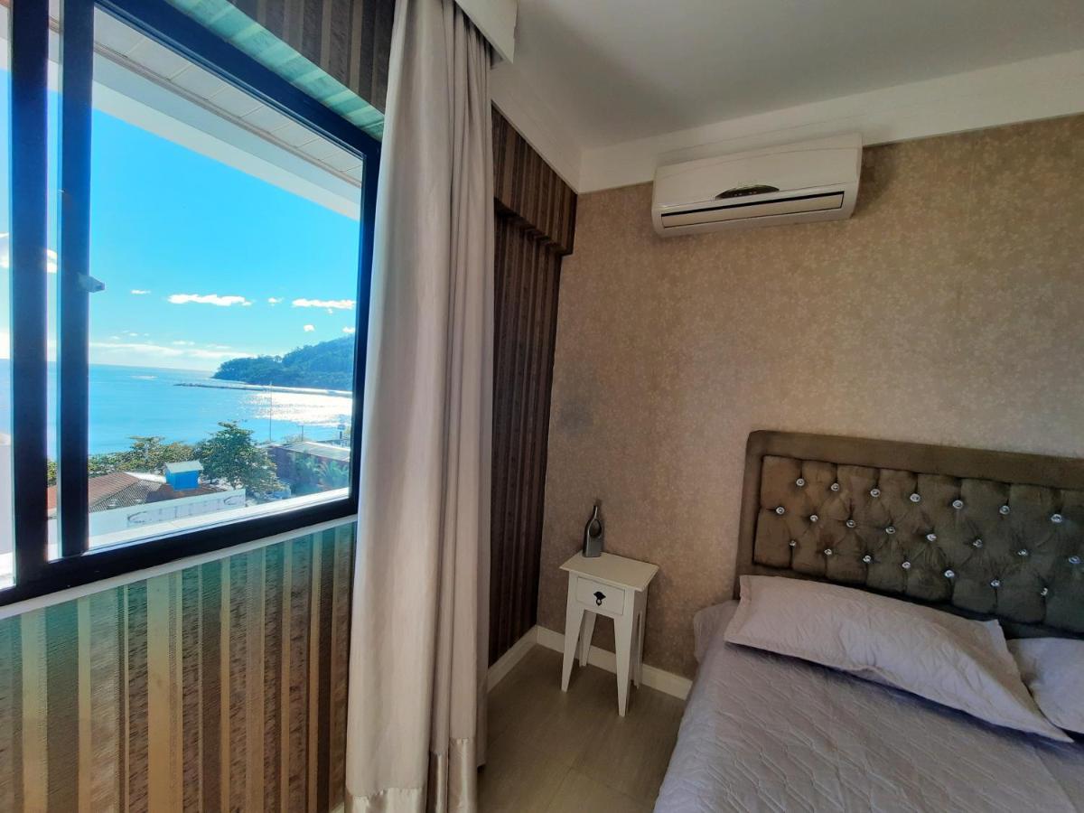 3 Suites Linda Vista Da Orla De Bc A 50M Da Praia - Somente Familiares Balneário Camboriú エクステリア 写真