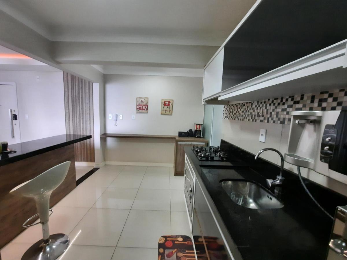 3 Suites Linda Vista Da Orla De Bc A 50M Da Praia - Somente Familiares Balneário Camboriú エクステリア 写真