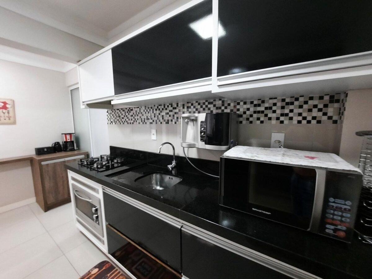 3 Suites Linda Vista Da Orla De Bc A 50M Da Praia - Somente Familiares Balneário Camboriú エクステリア 写真