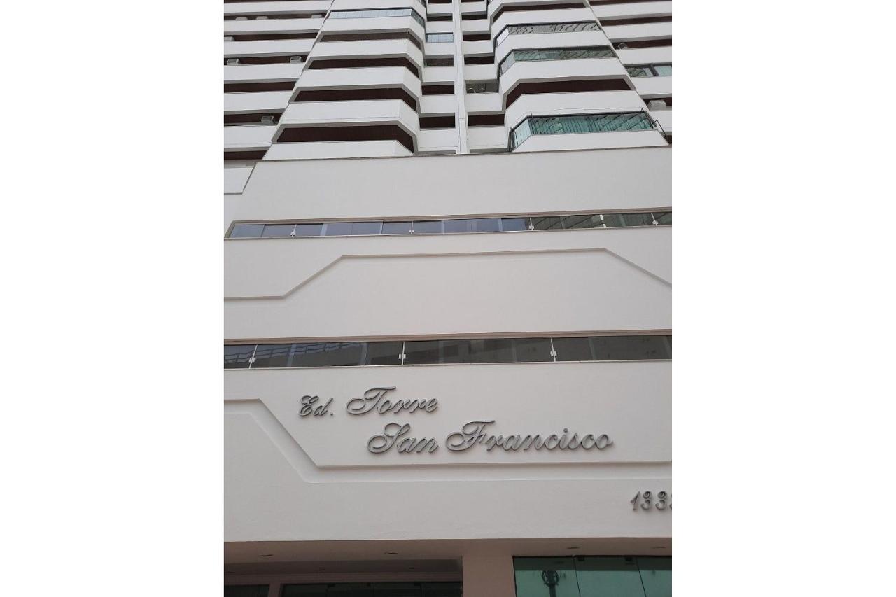 3 Suites Linda Vista Da Orla De Bc A 50M Da Praia - Somente Familiares Balneário Camboriú エクステリア 写真