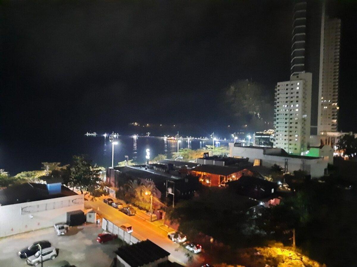 3 Suites Linda Vista Da Orla De Bc A 50M Da Praia - Somente Familiares Balneário Camboriú エクステリア 写真