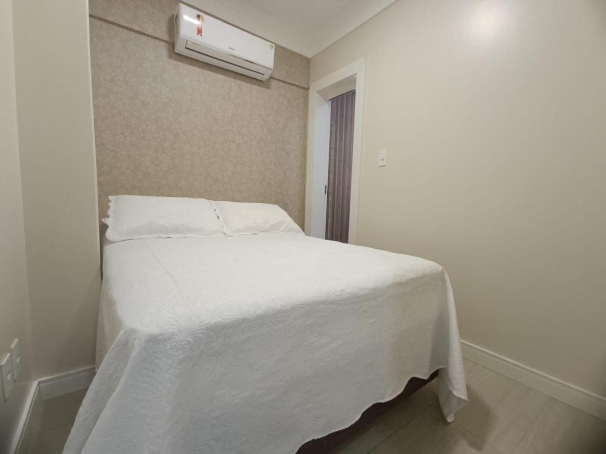 3 Suites Linda Vista Da Orla De Bc A 50M Da Praia - Somente Familiares Balneário Camboriú エクステリア 写真