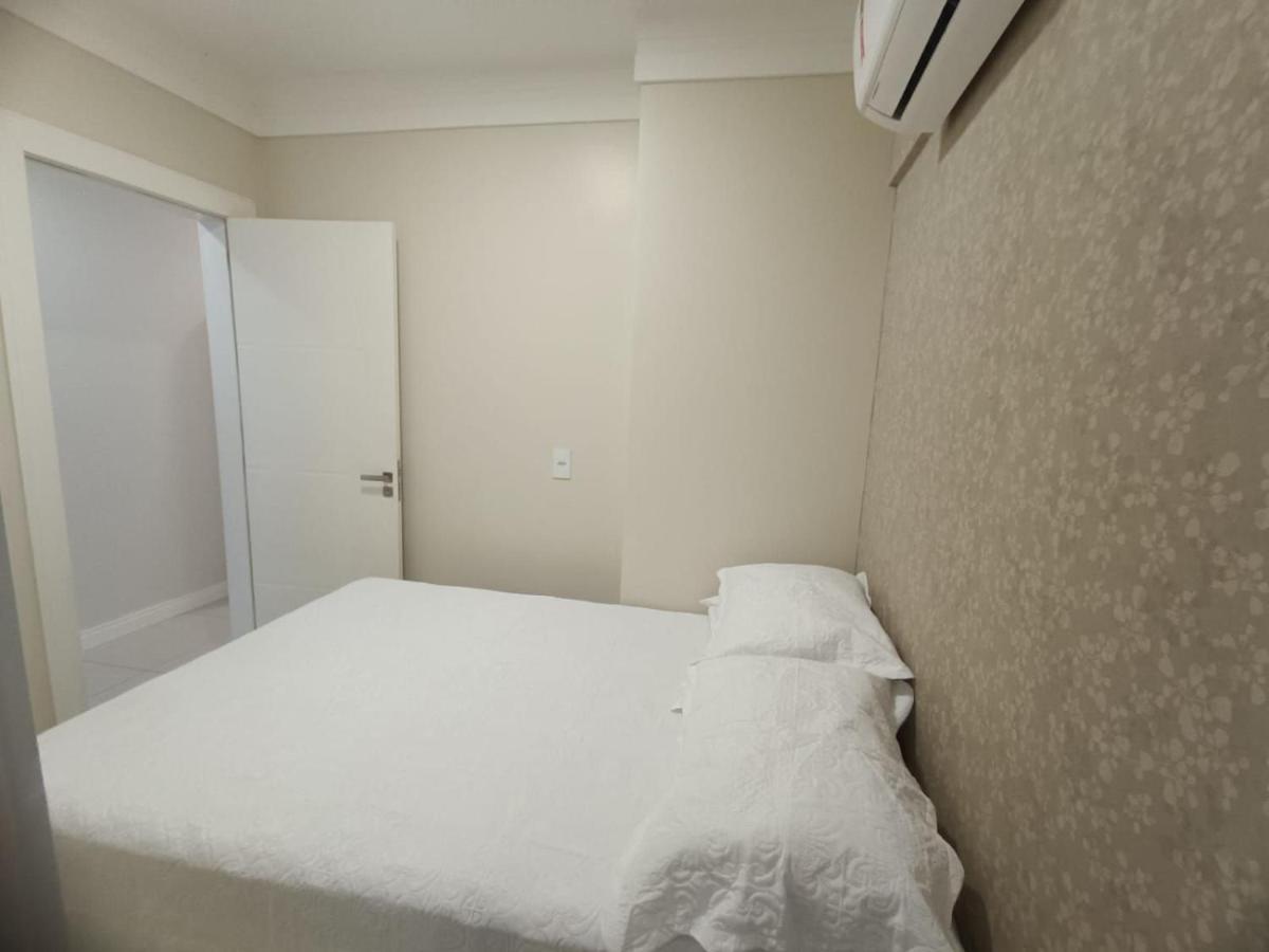 3 Suites Linda Vista Da Orla De Bc A 50M Da Praia - Somente Familiares Balneário Camboriú エクステリア 写真