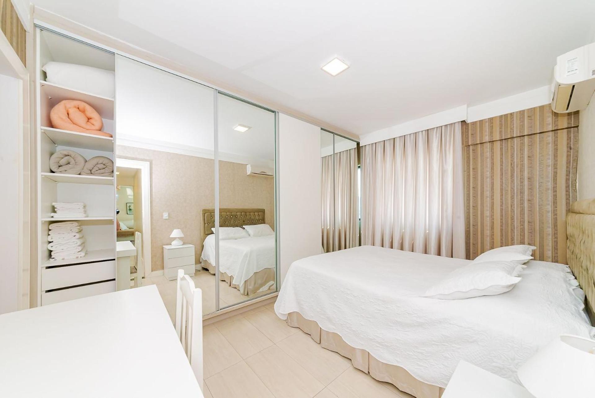 3 Suites Linda Vista Da Orla De Bc A 50M Da Praia - Somente Familiares Balneário Camboriú エクステリア 写真