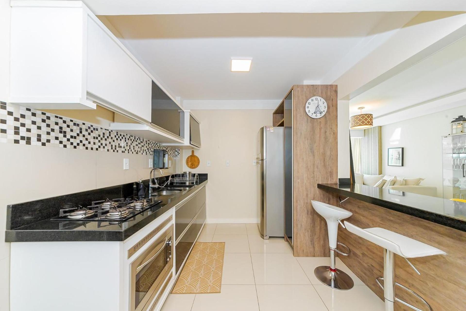 3 Suites Linda Vista Da Orla De Bc A 50M Da Praia - Somente Familiares Balneário Camboriú エクステリア 写真